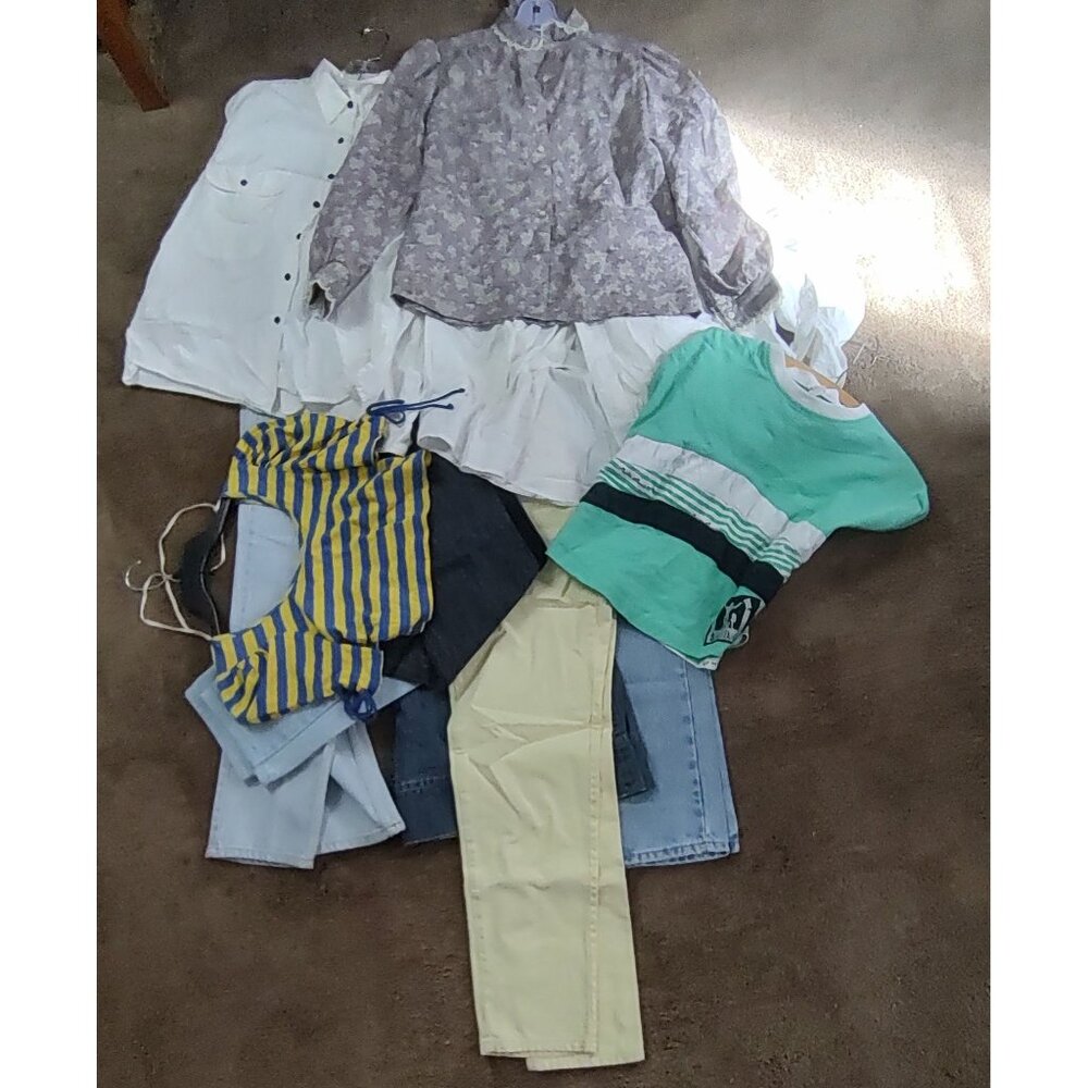 30 Piece Women's Vintage Mystery Lots
